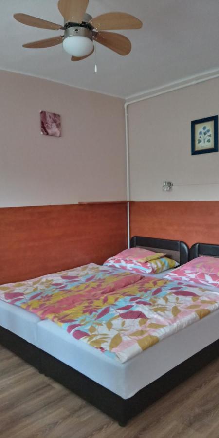 Liza Apartman Gyula Exterior photo